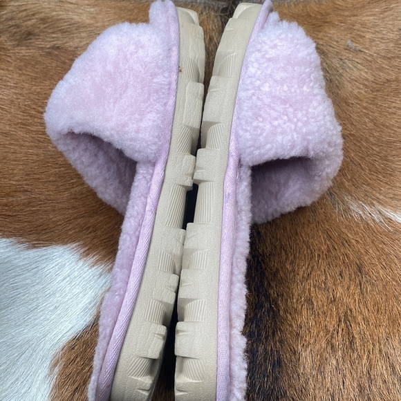 Women’s UGG winter sandals size 7 check them out thanks 🙏 - Picture 6 of 7